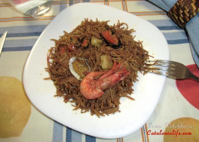 Фидеуа (Fideua) - блюдо из морепродуктов валенсийской кухни.
