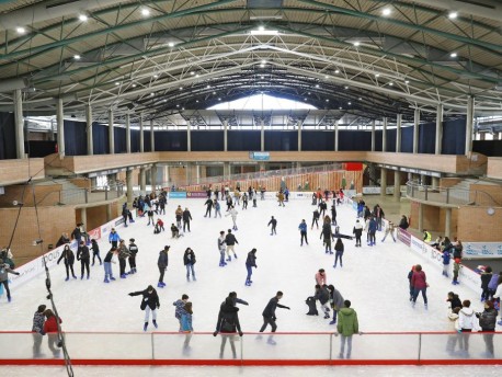 Рождественский каток Pista de Gel в Palau de Fires, Жирона — с 20 декабря по 4 января 