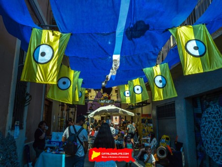 Фотоотчёт: Улица Ллуис Вивес (carrer Lluís Vives) Миньоны (Minions) - Феста Майор де Грасиа 2023 (Festa Major de Gràcia 2023)