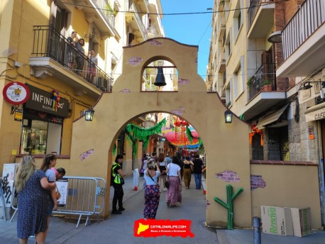Фотоотчёт: Улица Пуйгмарти (carrer Puigmartí) - Феста Майор де Грасиа 2022 (Festa Major de Gràcia 2022) 