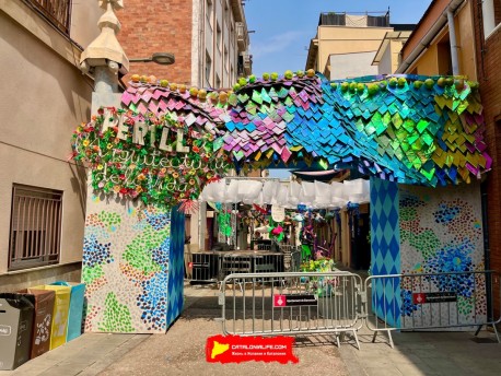 Улица Периль (Carrer de Perill) — «Архитектура жизни» (Arquitectura de la Vida) — Феста Майор де Грасиа 2025 (Festa Major de Gràcia 2025)