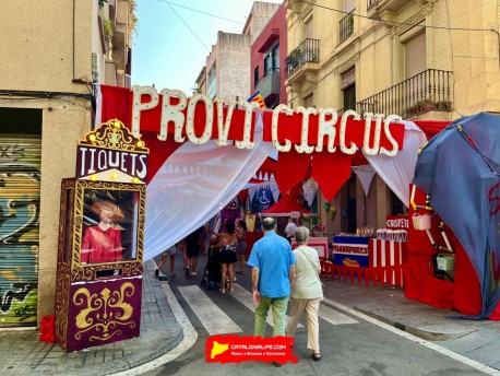 Улица Провиденсия (Carrer de Providència) — «Цирк Провиденсии» (El circ de Providència) — Феста Майор де Грасиа 2025 (Festa Major de Gràcia 2025)