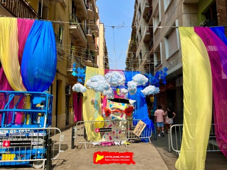Улица Пуйгмарти (Carrer de Puigmartí) — «Внутри разума художника» (Dins la ment de l’artista) — Феста Майор де Грасиа 2025 (Festa Major de Gràcia 2025)