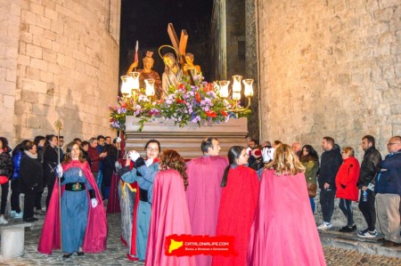 Процессия Святого погребения в Жироне: традиция и братства Страстной недели. Что это за люди в колпакax? Что это за братства? Разбираемся в тайных братствах Жироны. Братство Распятого Иисуса и манаи Жироны (Confraria de Jesús Crucificat - Manaies de Girona)