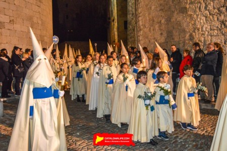 Процессия Святого погребения в Жироне: традиция и братства Страстной недели. Что это за люди в колпакax? Что это за братства? Разбираемся в тайных братствах Жироны. Братство Молчания (Confraria del Silenci)