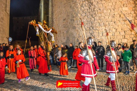 Процессия Святого погребения в Жироне: традиция и братства Страстной недели. Что это за люди в колпакax? Что это за братства? Разбираемся в тайных братствах Жироны. Архибратство Страстей и Смерти Христа (Arxiconfraria de la Passió i Mort de Nostre Senyor Jesucrist)