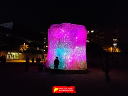 Llum BCN 2025 - фестиваль света в сердце Побленоу