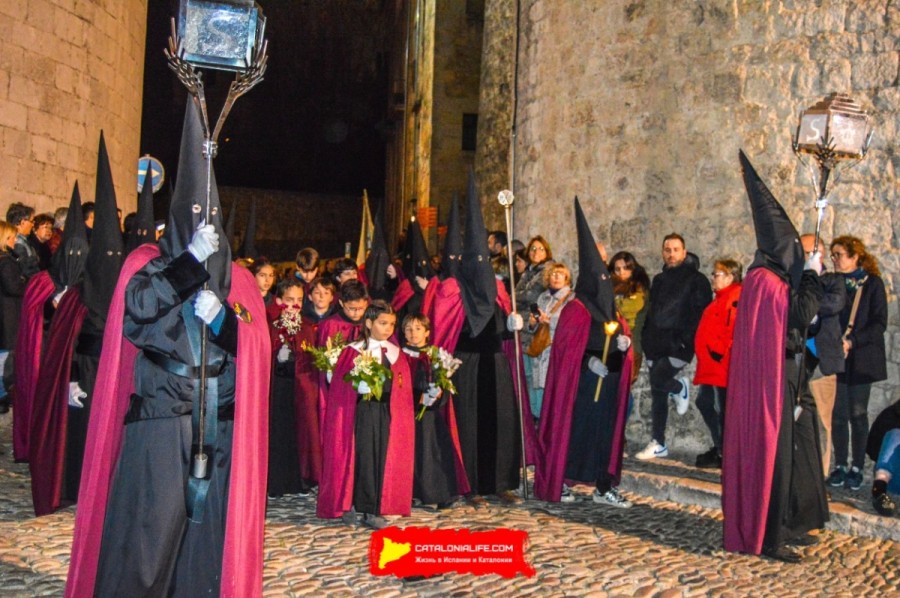 Процессия Святого погребения в Жироне: традиция и братства Страстной недели. Что это за люди в колпакax? Что это за братства? Разбираемся в тайных братствах Жироны. Братство святого Гонората (Confraria de Sant Honorat)