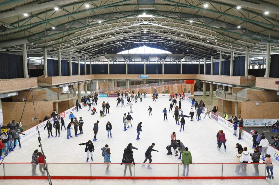 Рождественский каток Pista de Gel в Palau de Fires, Жирона — с 20 декабря по 4 января 