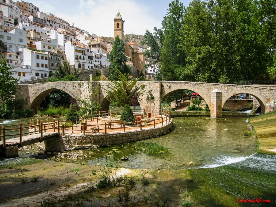 9 самых красивых маленьких городов и деревень Испании: Алькала-дель-Хукар, Кастилия-Ла-Манча (Alcalá del Júcar, Castilla-La Mancha)