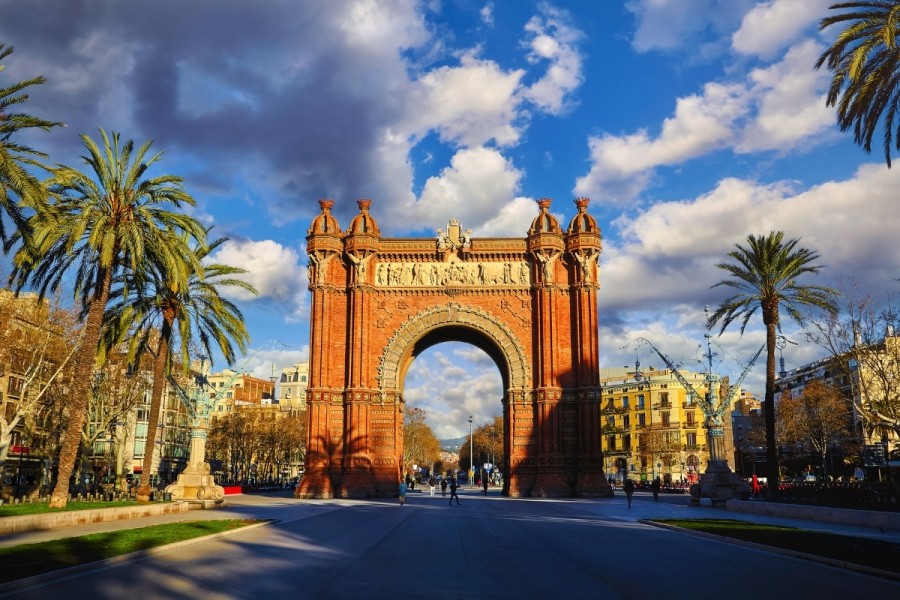 Триумфальная арка - Arc de Triomf - Фестиваль архитектуры 48h Open House Barcelona 2025 Триумфальная арка - Arc de Triomf - Фестиваль архитектуры 48h Open House Barcelona 2025