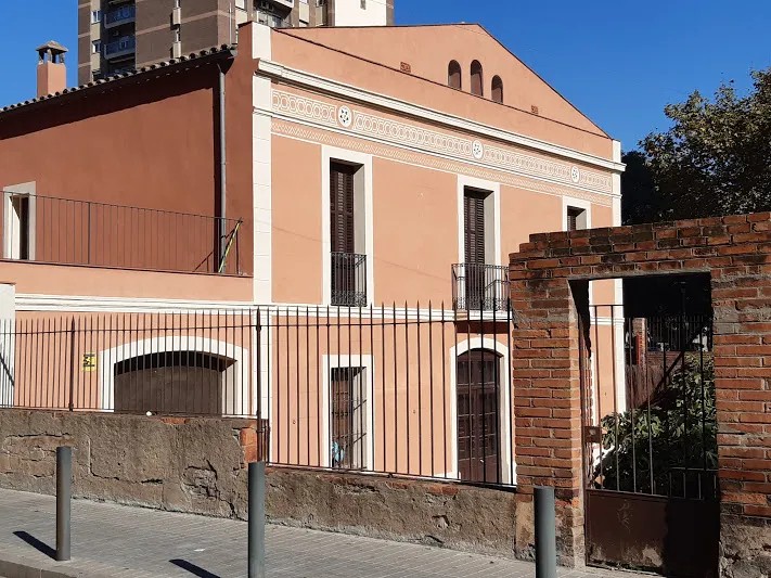 Дом “Обожжённая спина” - Ca l’Esquena Cremat - Фестиваль архитектуры 48h Open House Barcelona 2025  Дом “Обожжённая спина” - Ca l’Esquena Cremat - Фестиваль архитектуры 48h Open House Barcelona 2025