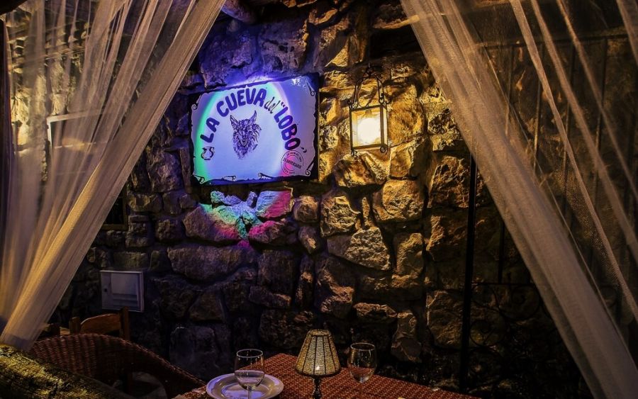 Самые необычные рестораны в Испании: La Cueva del Lobo