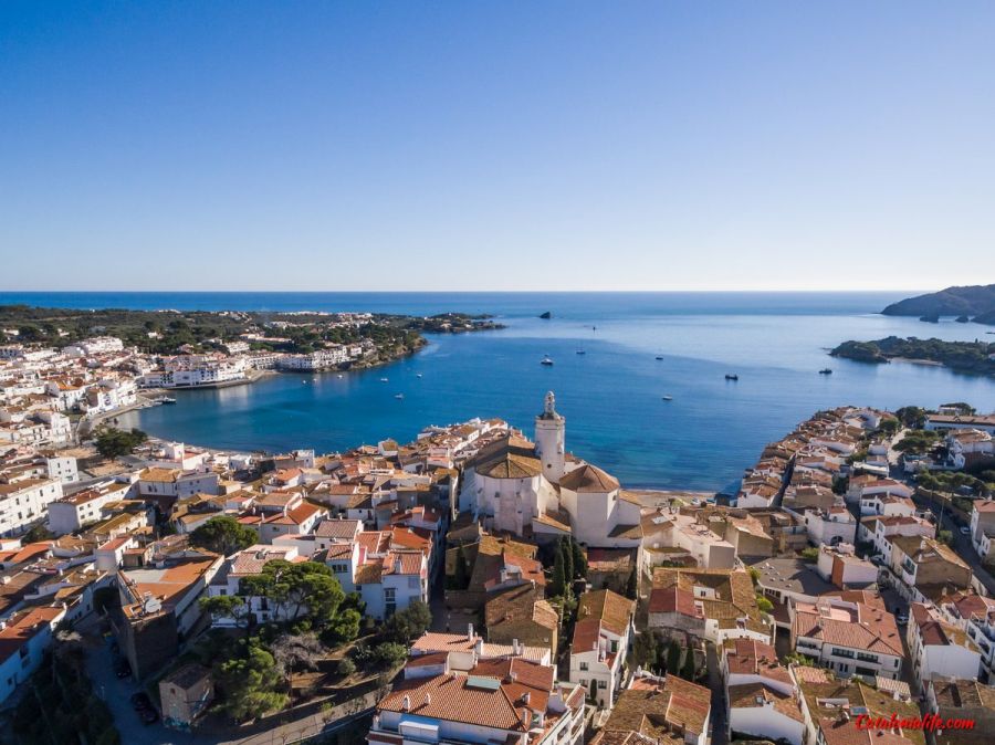 9 самых красивых маленьких городов и деревень Испании: Кадакес, Каталония (Cadaqués, Cataluña)