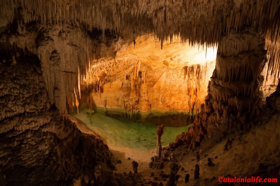 пещеры Драк (Пещеры Драч или Драконьи пещеры) на острове Майорка