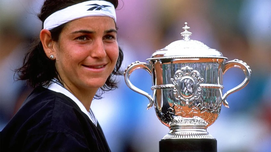 Аранча Санчес Викарио (Arantxa Sánchez Vicario) – легендарная испанская теннисистка 1990-х стала фигуранткой одного из первых громких дел о налогах среди спортсменов. Выяснилось, что в конце 80-х – начале 90-х Аранча фиктивно проживала в Андорре, тогда как фактически оставалась резидентом Испании, но не платила здесь налоги. После длительных разбирательств в 2003 году суд обязал Санчес Викарио уплатить около 3,5 млн евро подоходного налога за 1989–1993 годы.