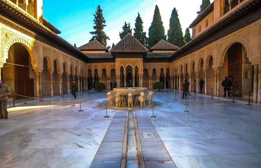 Дворец Комарес и Лос-Леонес / Palacio de Comares y Los Leones . 10 самых красивых дворцов в Испании 