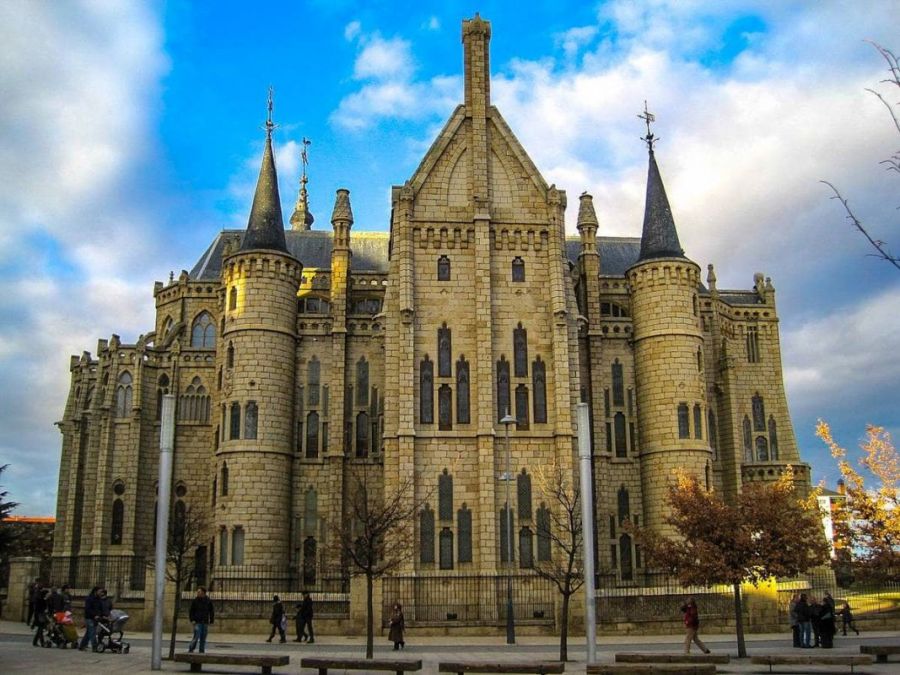 Епископский дворец Асторги / Palacio Episcopal de Astorga . 10 самых красивых дворцов в Испании 