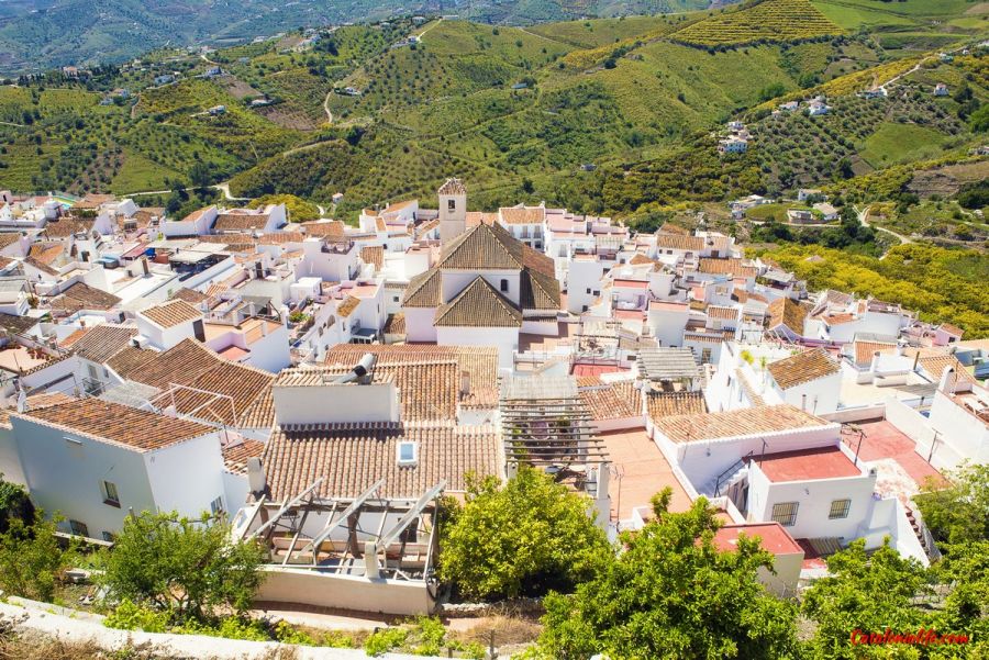 9 самых красивых маленьких городов и деревень Испании: Фрихилиана, Андалусия (Frigiliana, Andalucía)