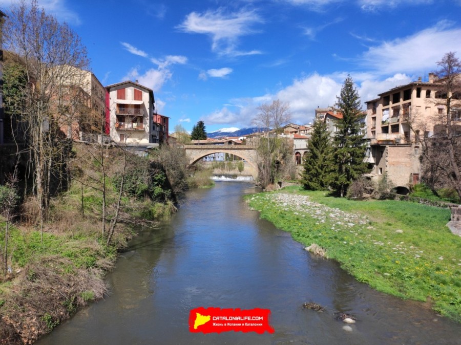Рождественская ярмарка (Fira de Nadal) в Риполе: свет, музыка и каталонские традиции Ярмарка света, музыки и традиций