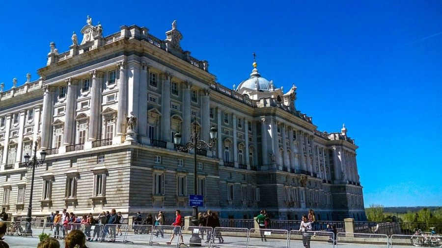 Королевский дворец, Мадрид / Palacio Real . 10 самых красивых дворцов в Испании 