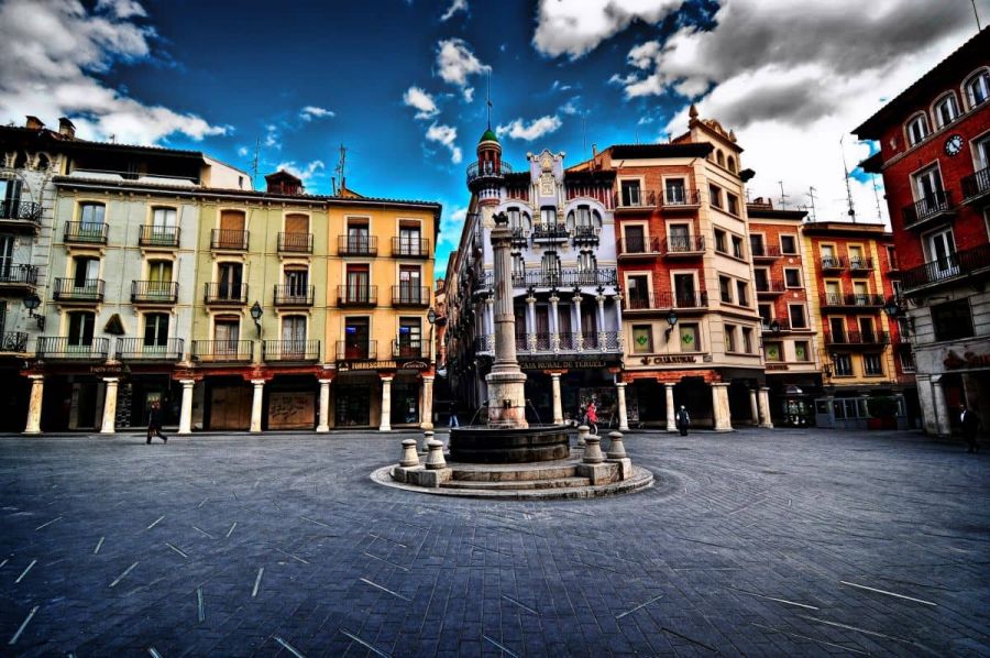 Путешествие по Испании: Теруэль - город башен. Центральные улицы города Теруэль Plaza del Torico 