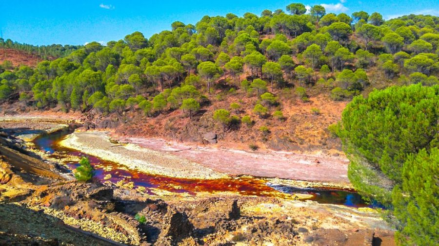 Топ 5 самых необычных мест в Испании: Река Рио-Тинто в автономной области Андалусия