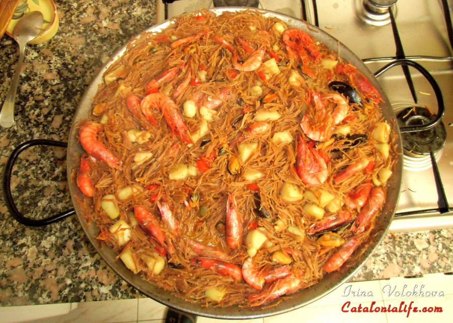 Фидеуа (Fideua) - блюдо из морепродуктов валенсийской кухни.