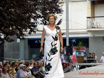 Дефиле в платьях из бумаги в Бланесе 2015 (16a Desfilada de Vestits de Paper a Blanes 2015)