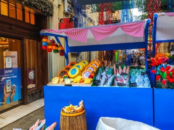 Улица Хоан Бланкес де Байш де Тот (Carrer de Joan Blanques de Baix de Tot): «Голландия JBdbDt» — прогулка по голландскому пейзажу. (‘Holanda JBdbDt’. Un passeig pel paisatge holandès.) - Феста Майор де Грасиа 2024 (Festa Major de Gràcia 2024)