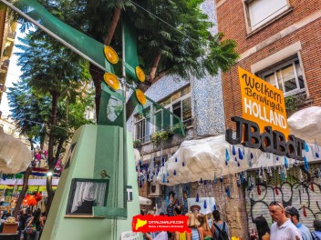 Улица Хоан Бланкес де Байш де Тот (Carrer de Joan Blanques de Baix de Tot): «Голландия JBdbDt» — прогулка по голландскому пейзажу. (‘Holanda JBdbDt’. Un passeig pel paisatge holandès.) - Феста Майор де Грасиа 2024 (Festa Major de Gràcia 2024)