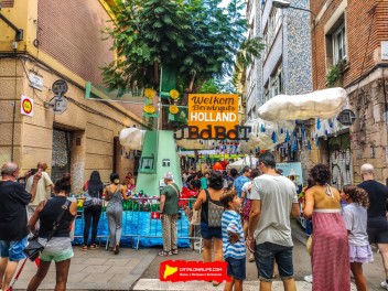 Улица Хоан Бланкес де Байш де Тот (Carrer de Joan Blanques de Baix de Tot): «Голландия JBdbDt» — прогулка по голландскому пейзажу. (‘Holanda JBdbDt’. Un passeig pel paisatge holandès.) - Феста Майор де Грасиа 2024 (Festa Major de Gràcia 2024)