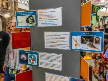 Улица Хоан Бланкес де Байш де Тот (Carrer de Joan Blanques de Baix de Tot): «Голландия JBdbDt» — прогулка по голландскому пейзажу. (‘Holanda JBdbDt’. Un passeig pel paisatge holandès.) - Феста Майор де Грасиа 2024 (Festa Major de Gràcia 2024)