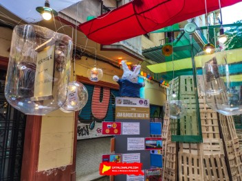 Улица Хоан Бланкес де Байш де Тот (Carrer de Joan Blanques de Baix de Tot): «Голландия JBdbDt» — прогулка по голландскому пейзажу. (‘Holanda JBdbDt’. Un passeig pel paisatge holandès.) - Феста Майор де Грасиа 2024 (Festa Major de Gràcia 2024)