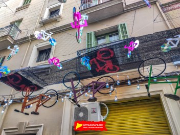 Улица Хоан Бланкес де Байш де Тот (Carrer de Joan Blanques de Baix de Tot): «Голландия JBdbDt» — прогулка по голландскому пейзажу. (‘Holanda JBdbDt’. Un passeig pel paisatge holandès.) - Феста Майор де Грасиа 2024 (Festa Major de Gràcia 2024)