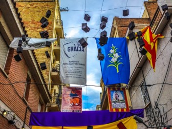 Улица Сьюдад Реаль (Carrer de Ciudad Real): «Республиканская школа» — дань уважения школам и библиотекам, функционировавшим во время Второй Испанской Республики. (‘Escola republicana’. Un homenatge a les escoles i els bibliobusos que van funcionar durant la República.) - Феста Майор де Грасиа 2024 (Festa Major de Gràcia 2024)
