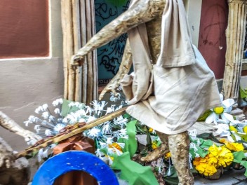 Улица Травессия де Сант Антони (Travessia de Sant Antoni): «Астральный переход» — мир астрологии и знаков зодиака. (‘Travessia astral’. El món de l’astrologia i els signes del zodíac.) - Феста Майор де Грасиа 2024 (Festa Major de Gràcia 2024)