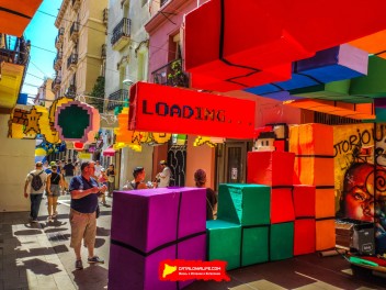 Улица Фратернитат де Дальт (Carrer de Fraternitat de Dalt): «Аркадные игры» — путешествие в мир видеоигр 80-х и 90-х годов. (‘Arcade FraternGame’. Un viatge als videojocs dels 80 i 90.) - Феста Майор де Грасиа 2024 (Festa Major de Gràcia 2024)
