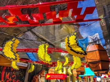 Улица Фратернитат де Дальт (Carrer de Fraternitat de Dalt): «Аркадные игры» — путешествие в мир видеоигр 80-х и 90-х годов. (‘Arcade FraternGame’. Un viatge als videojocs dels 80 i 90.) - Феста Майор де Грасиа 2024 (Festa Major de Gràcia 2024)