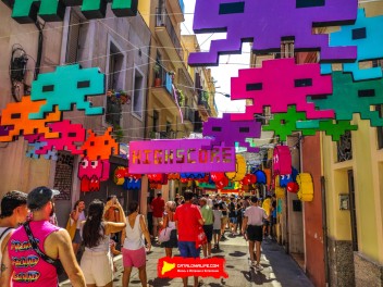 Улица Фратернитат де Дальт (Carrer de Fraternitat de Dalt): «Аркадные игры» — путешествие в мир видеоигр 80-х и 90-х годов. (‘Arcade FraternGame’. Un viatge als videojocs dels 80 i 90.) - Феста Майор де Грасиа 2024 (Festa Major de Gràcia 2024)