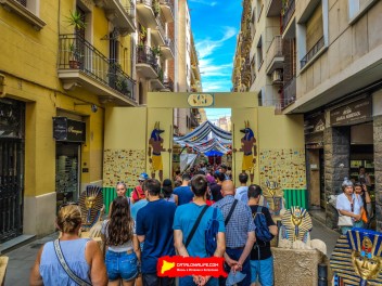 Улица Пуйгмарти (Carrer de Puigmartí): «Путь рисует твою судьбу» — погружение во вселенную и культуру Древнего Египта. (‘El camí et dibuixa el destí’. Una immersió en l’univers i la cultura de l’Antic Egipte.) - Феста Майор де Грасиа 2024 (Festa Major de Gràcia 2024)