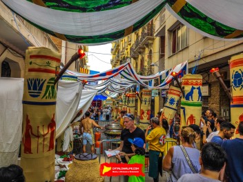 Улица Пуйгмарти (Carrer de Puigmartí): «Путь рисует твою судьбу» — погружение во вселенную и культуру Древнего Египта. (‘El camí et dibuixa el destí’. Una immersió en l’univers i la cultura de l’Antic Egipte.) - Феста Майор де Грасиа 2024 (Festa Major de Gràcia 2024)