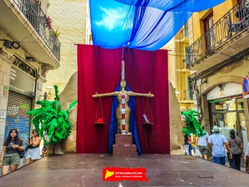 Улица Пуйгмарти (Carrer de Puigmartí): «Путь рисует твою судьбу» — погружение во вселенную и культуру Древнего Египта. (‘El camí et dibuixa el destí’. Una immersió en l’univers i la cultura de l’Antic Egipte.) - Феста Майор де Грасиа 2024 (Festa Major de Gràcia 2024)