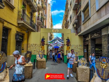 Улица Пуйгмарти (Carrer de Puigmartí): «Путь рисует твою судьбу» — погружение во вселенную и культуру Древнего Египта. (‘El camí et dibuixa el destí’. Una immersió en l’univers i la cultura de l’Antic Egipte.) - Феста Майор де Грасиа 2024 (Festa Major de Gràcia 2024)