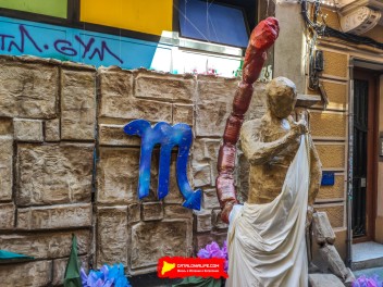 Улица Травессия де Сант Антони (Travessia de Sant Antoni): «Астральный переход» — мир астрологии и знаков зодиака. (‘Travessia astral’. El món de l’astrologia i els signes del zodíac.) - Феста Майор де Грасиа 2024 (Festa Major de Gràcia 2024)