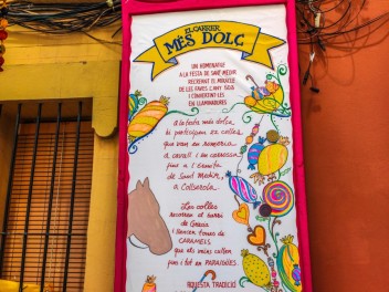 Улица Хоан Бланкес де Байш (Carrer de Joan Blanques de Baix): «Сант Медиар в августе» — дань уважения другой крупной фиесте Грасии. (‘Sant Medir a l’agost’. Un homenatge a l’altra festa gran de Gràcia.) - Феста Майор де Грасиа 2024 (Festa Major de Gràcia 2024)