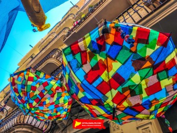 Улица Хоан Бланкес де Байш (Carrer de Joan Blanques de Baix): «Сант Медиар в августе» — дань уважения другой крупной фиесте Грасии. (‘Sant Medir a l’agost’. Un homenatge a l’altra festa gran de Gràcia.) - Феста Майор де Грасиа 2024 (Festa Major de Gràcia 2024)