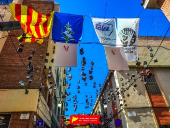 Улица Сьюдад Реаль (Carrer de Ciudad Real): «Республиканская школа» — дань уважения школам и библиотекам, функционировавшим во время Второй Испанской Республики. (‘Escola republicana’. Un homenatge a les escoles i els bibliobusos que van funcionar durant la República.) - Феста Майор де Грасиа 2024 (Festa Major de Gràcia 2024)