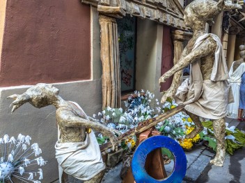 Улица Травессия де Сант Антони (Travessia de Sant Antoni): «Астральный переход» — мир астрологии и знаков зодиака. (‘Travessia astral’. El món de l’astrologia i els signes del zodíac.) - Феста Майор де Грасиа 2024 (Festa Major de Gràcia 2024)