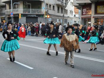 Фотоотчет с праздничного карнавала в Барселоне на улице Сантс (Sants) от 25.02.2017 (Гран-Руа-де-Карнавал де Сантс)